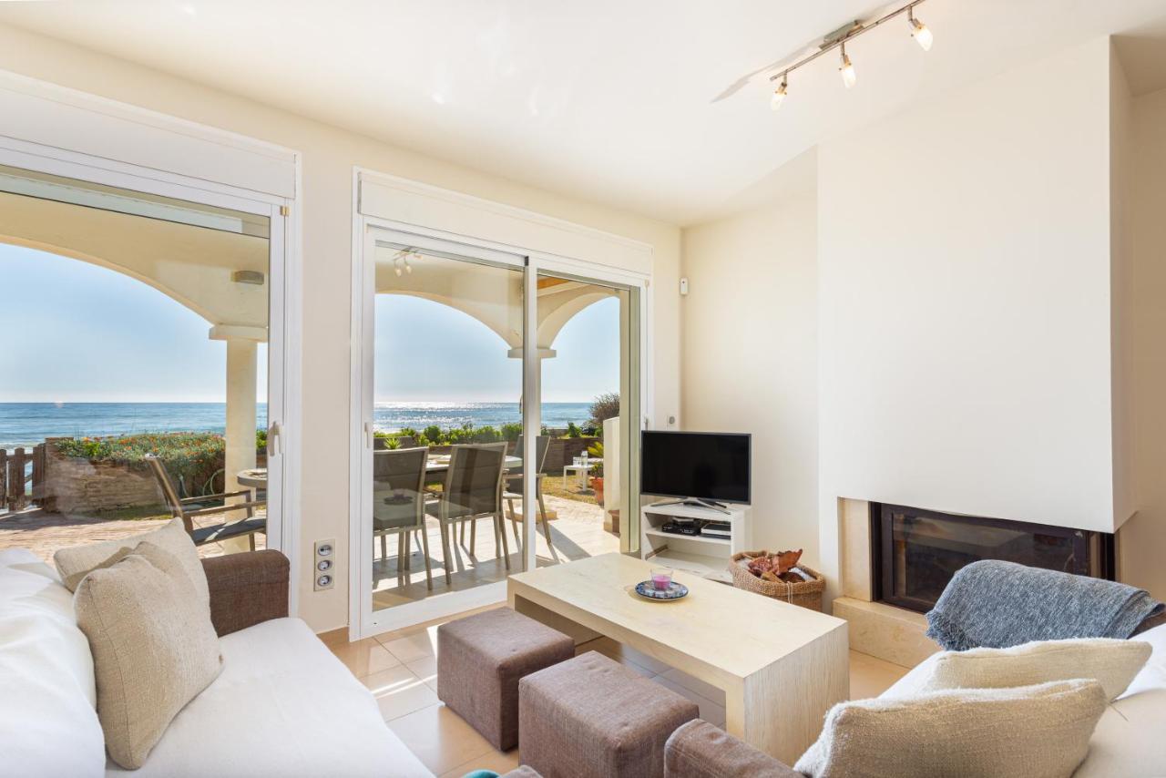 Charming Villa On The Seafront Marbella Exterior photo