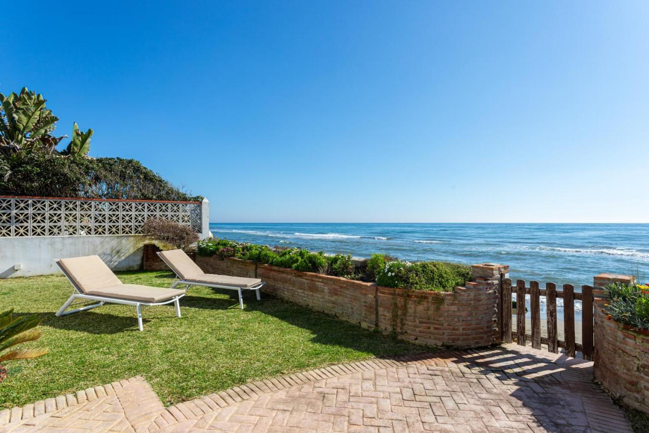 Charming Villa On The Seafront Marbella Exterior photo