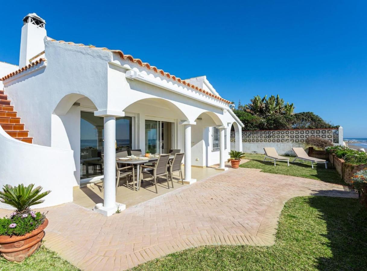 Charming Villa On The Seafront Marbella Exterior photo